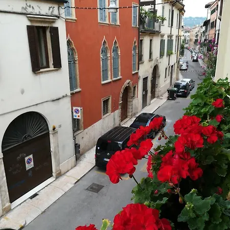 A Casa Di Luca Πανσιόν Βερόνα