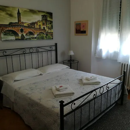 A Casa Di Luca Πανσιόν Βερόνα